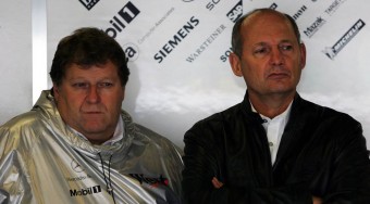 A Mercedes megtartja Ron Dennist