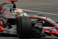 Eső után köpönyeg a McLarennél 159