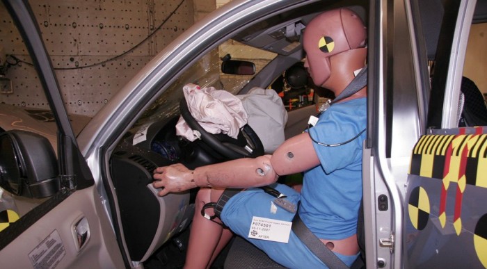 A műszerfal nem kíméli a benn ülőket