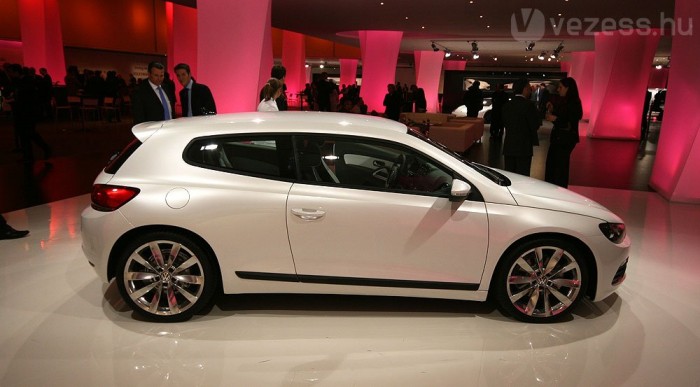 200 lóerős a legerősebb motorja