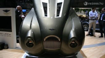 Környezetbarát sportkocsi 650 millióért