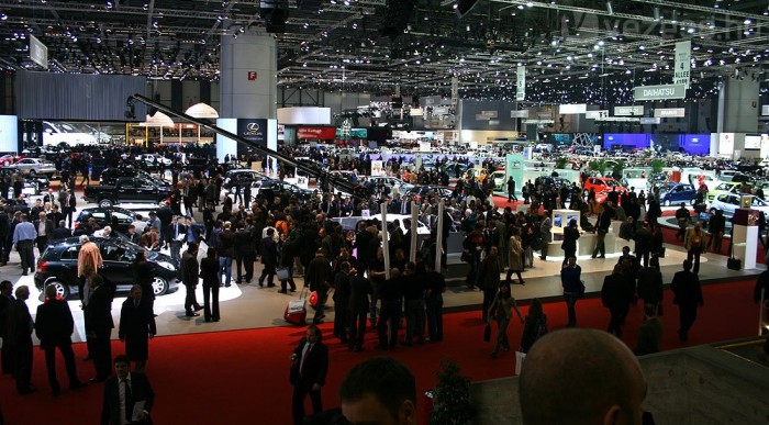 Nem lesz nyugdíjas Toyota 7 | Vezess A tömegben valahol ott az iQ kisautó