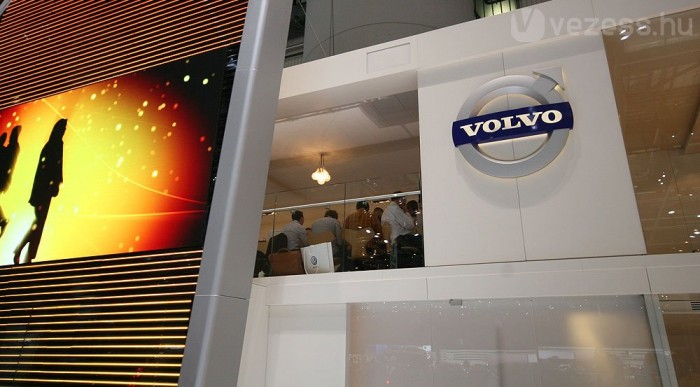 Ott fent, az üvegen túl