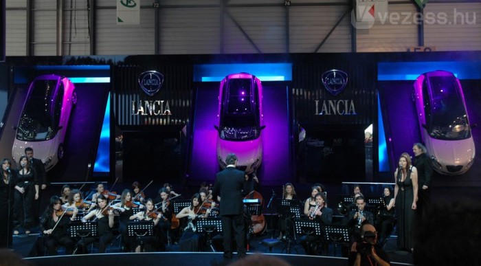 Lenyűgöző a Lancia-stand, elegáns, nagyvilági és kulturált
