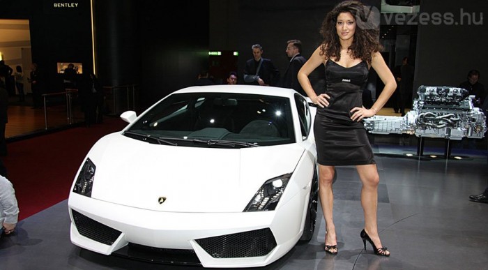 Van igény a drága autókra