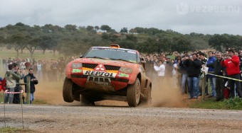 Tolonganak a magyar Dakarra