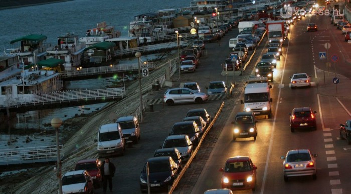 Távol a Margit-hídtól akadt csak hely