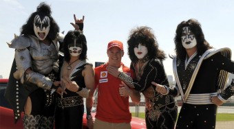 Kimi rockerekkel, új tetkóval