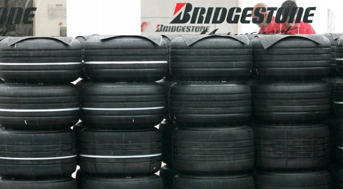 A Ferrarinak sem lesz könnyű 6 | Vezess Az esőgumikat is befestik