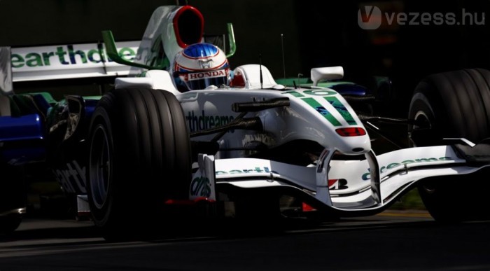 Hamilton uralkodott, a Ferrari leszerepelt 10