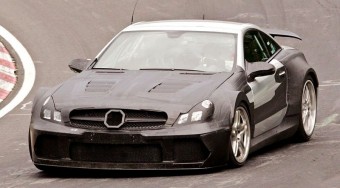 Mercedes-szörny utcán - videó