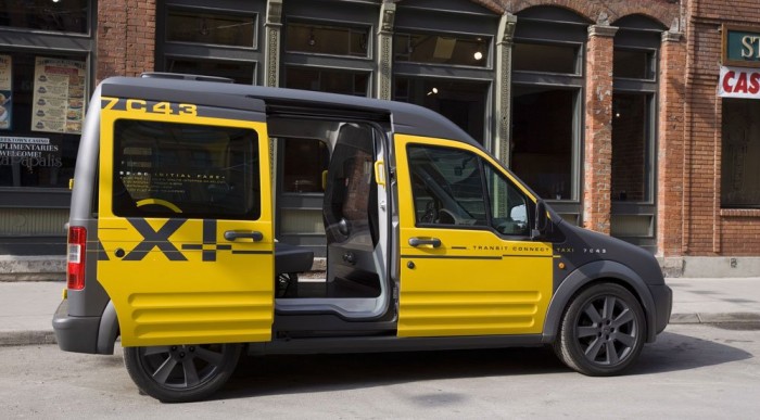 Praktikus a tolóajtó