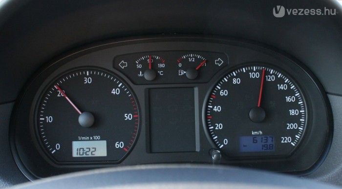 A Volkswagennél a kék a zöld 9 | Vezess Keveset forog a motor a 3-4-5. fokozat hosszabb áttételezésével