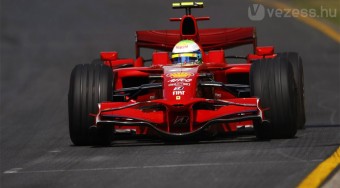 Räikkönen Ferrarija nyolc kört bírt