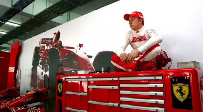 Räikkönen a boxban többet volt, mint a pályán