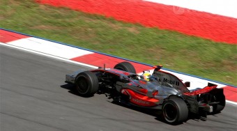 Hamilton a leggyorsabb Sepangban