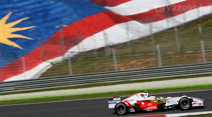 Hamilton a leggyorsabb Sepangban 6