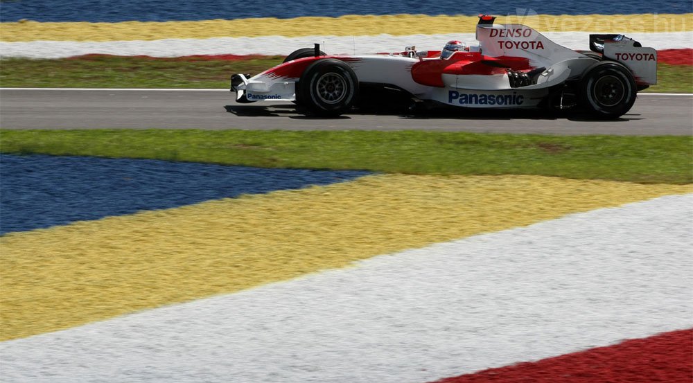 Hamilton a leggyorsabb Sepangban 11