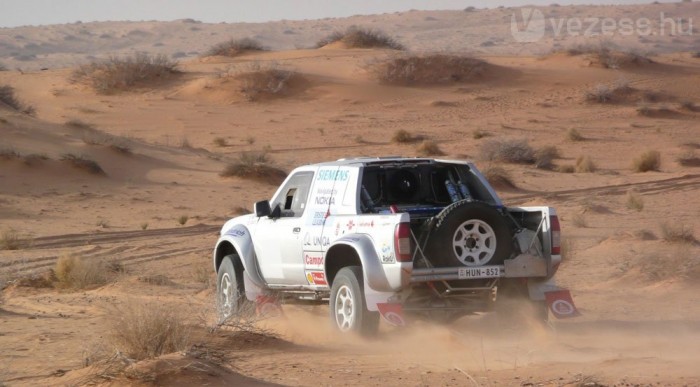 Palik katonákat tanít vezetni