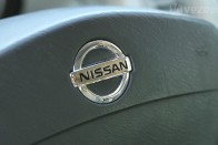 Most éppen Nissan embléma trónol itt