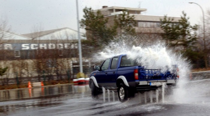 Nedves úton csak óvatosan