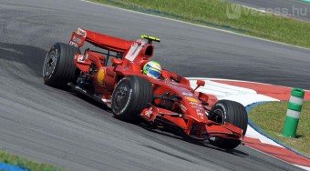 Massa lenyomta Räikkönent