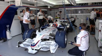 A McLareneken bukott Heidfeld és Alonso