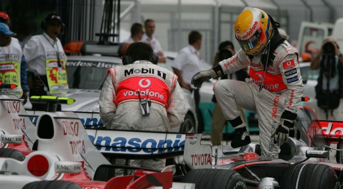 Hamiltonékat megbüntették 6 | Vezess Drágán fizetnek a hibáért