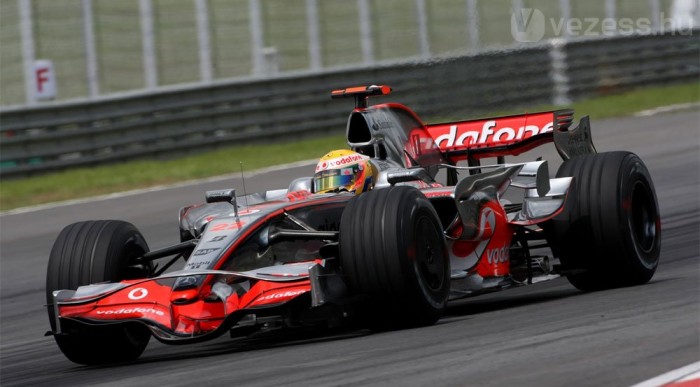 Hamilton a kemény gumikon szárnyalt