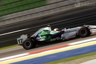 Barrichello megint a bokszban hibázott, megbünbtették