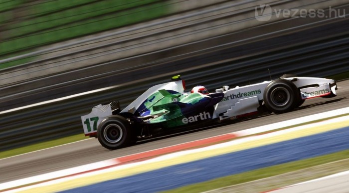 Barrichello megint a bokszban hibázott, megbünbtették