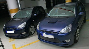 Két szerelmes pár, Fiestával jár