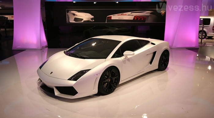 Genfben debütált a LP560-4