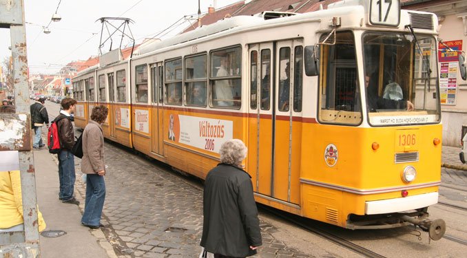 Az autó lassú és drága, de a BKV… 8