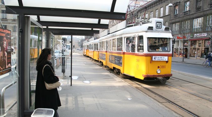 Az autó lassú és drága, de a BKV… 9