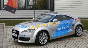 Sportkocsi a rendőrségnek
