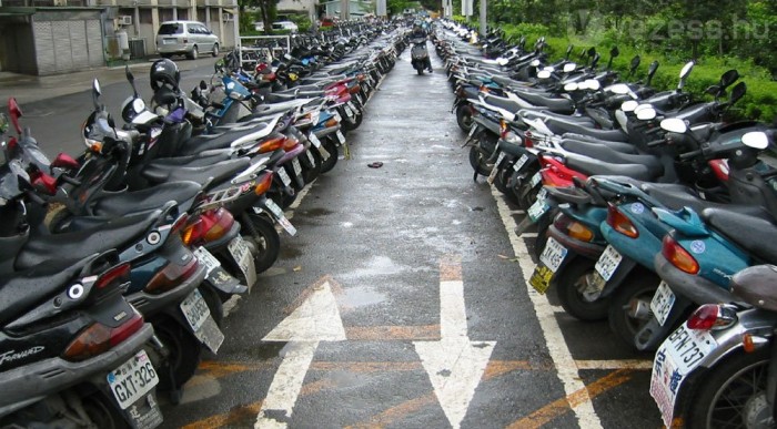 Rendszámot kapnak a robogók