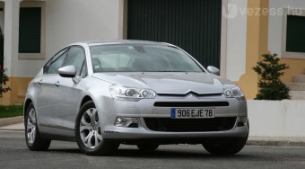 Versenyképes áron jön a Citroën C5