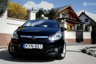 Corsa GSi: retró Opel módra 29