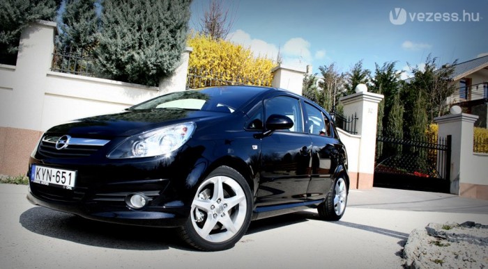 Corsa GSi: retró Opel módra