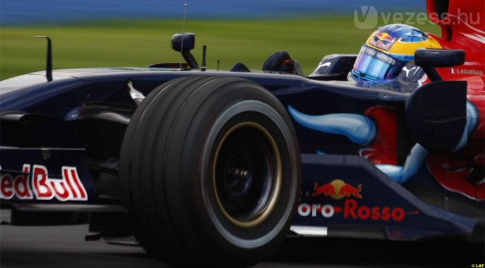 Egyelőre a tavalyi autóval versenyznek