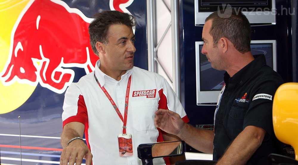 Jean Alesi is a helyszínen van