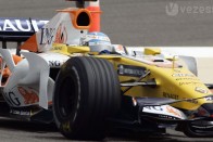 Alonso küzdött az autóval, de benn van a tíz között