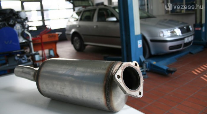 Javítani nem lehet, csak cserélni. Szakműhelyben 10 000 Ft-ból ellenőrizhető a szűrő