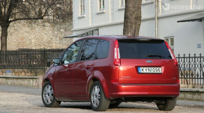 Ford C-MAX: Focus helyett? 10 | Vezess Jól domborít a hétköznapokban