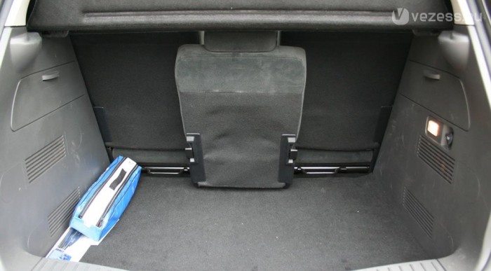 Ford C-MAX: Focus helyett? 8 | Vezess Ez röhej: ülés a csomagtérben. Jobb volna padlóba hajtani