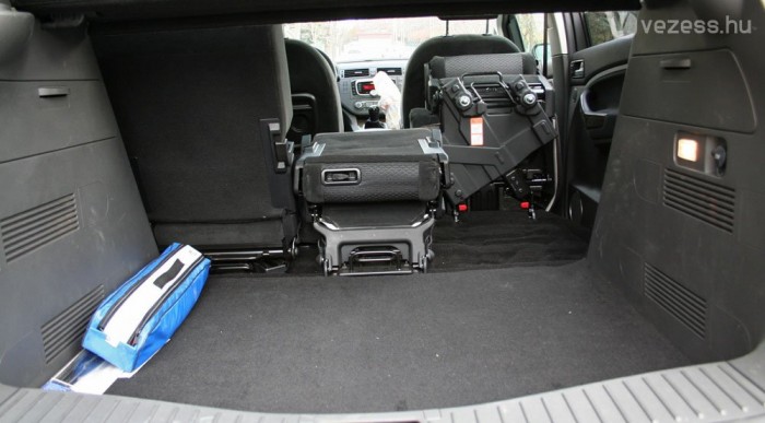 Ford C-MAX: Focus helyett? 11 | Vezess Van mit variálni