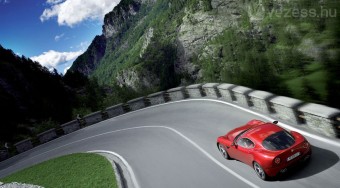 Újabb James Bond-autó tört össze