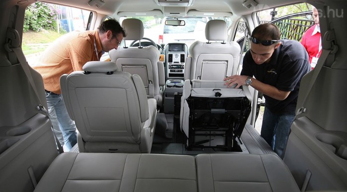 Chrysler Grand Voyager 2,8 CRD 7 | Vezess Bélorigami