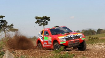 Száguldanak a terepjárók - videó